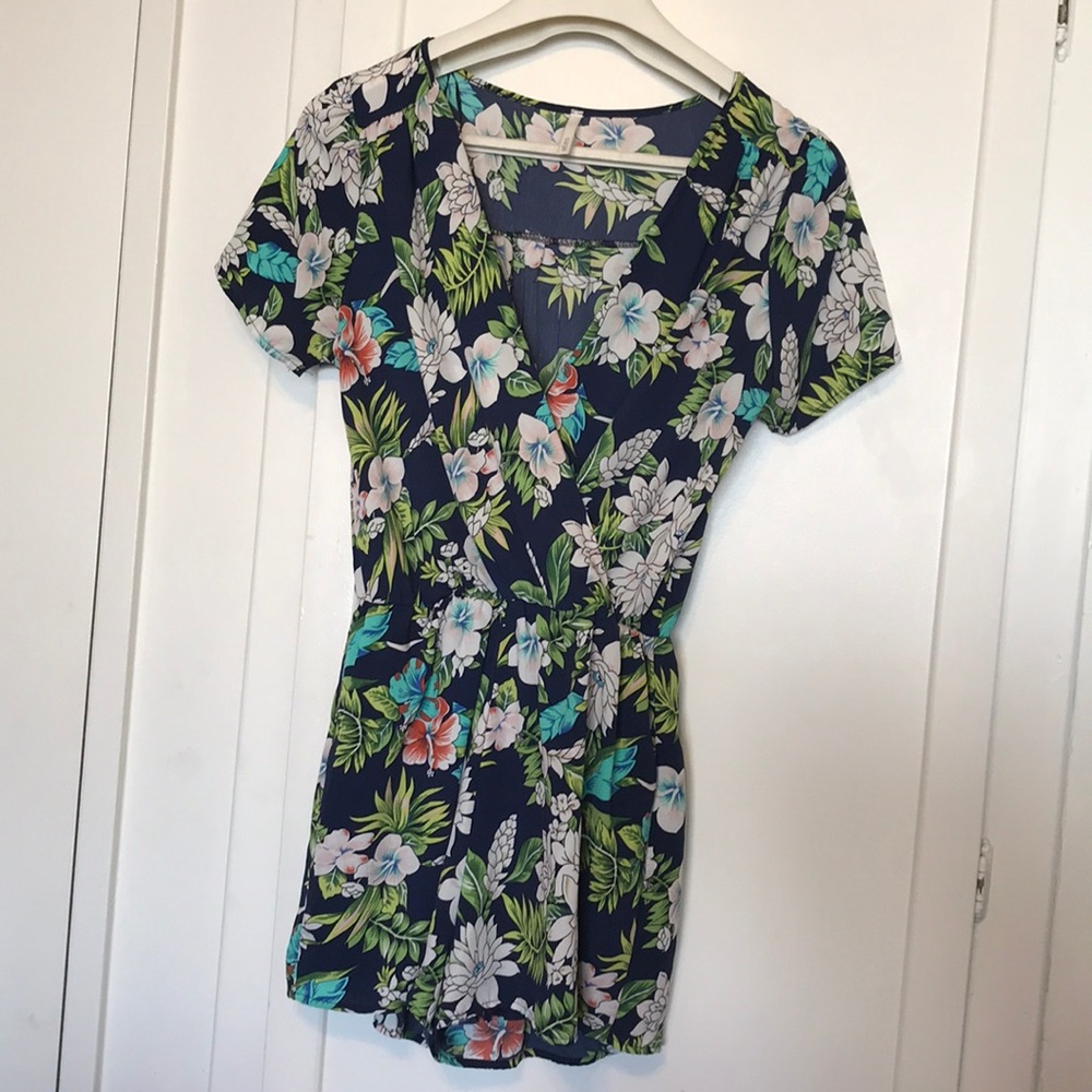 Deep V-front Floral Romper 🌺